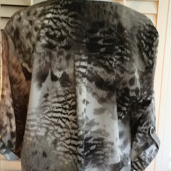 Cute Blouse ❤️ - Picture 3 of 4